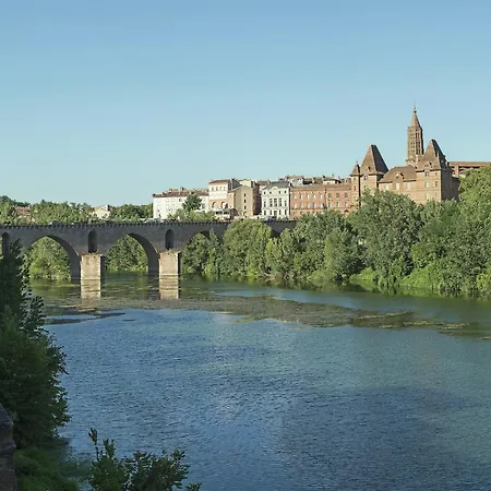 Luxurious In Cazaubon With Swimming Pool Marguestau