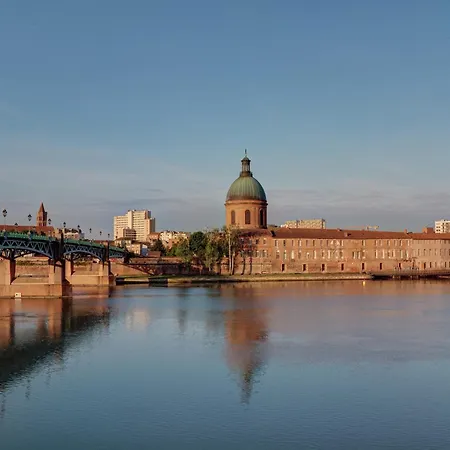 Villa Luxurious In Cazaubon With Swimming Pool