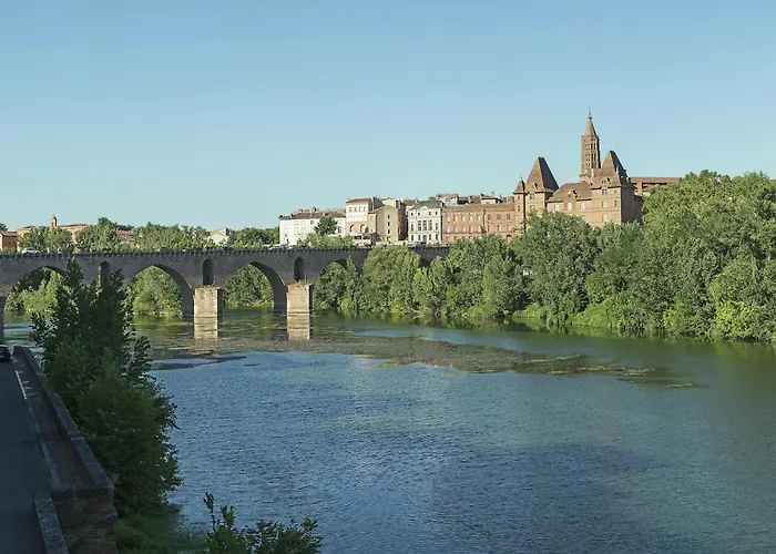 Luxurious In Cazaubon With Swimming Pool Marguestau