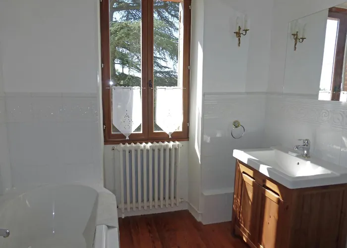 Villa Luxurious In Cazaubon With Swimming Pool