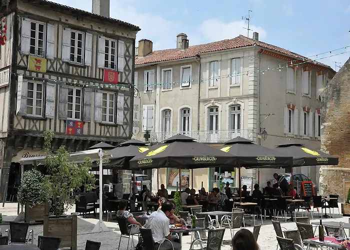 Luxurious In Cazaubon With Swimming Pool *