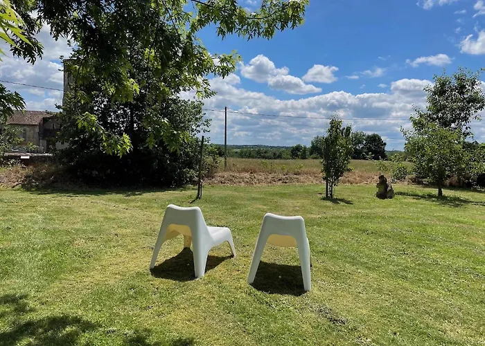 Villa Luxurious In Cazaubon With Swimming Pool Marguestau