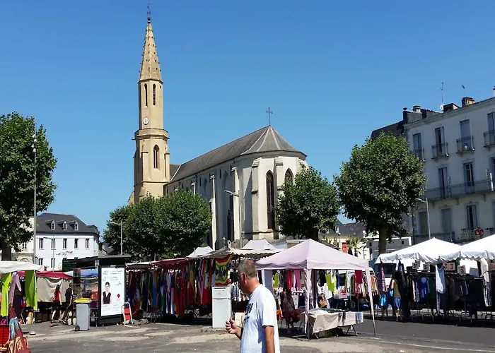 Luxurious In Cazaubon With Swimming Pool Villa